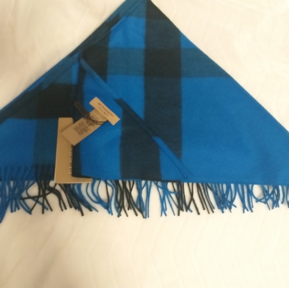 Burberry Scarf - Picture 2 of 5